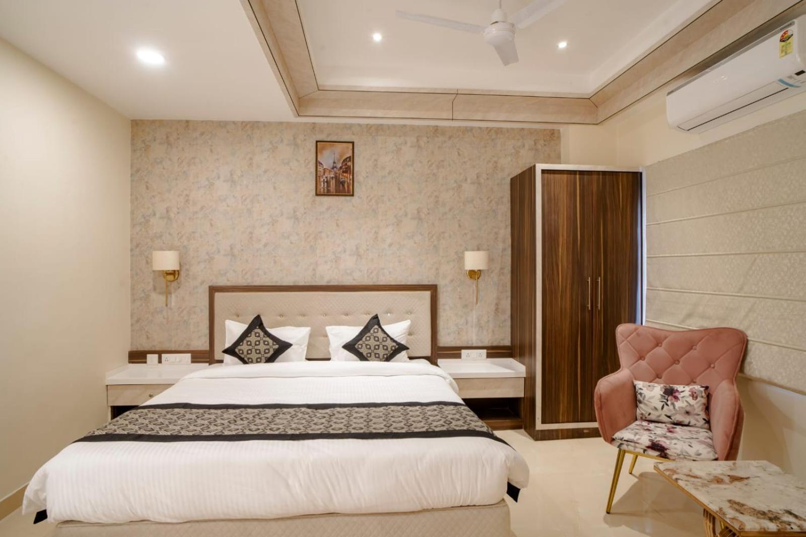 Omkar International --a Premium Luxury -- 5-star Feel At An Affordable Price -- Hotel 4*